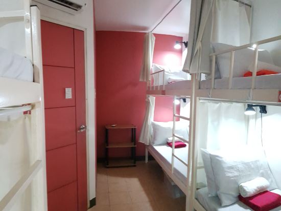 Фото Crossroads Hostel Manila
