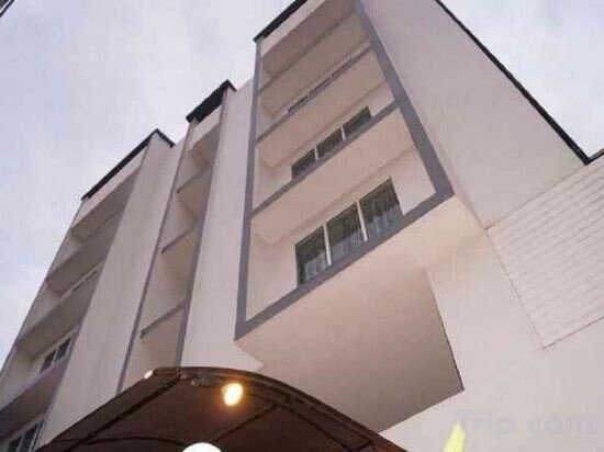 Apartments Zen Rooms Inthamara Soi 49, Bangkok, photo