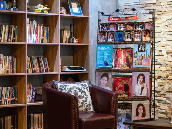 Фото Nostalgia Hotel Beijing Yonghe Lama Temple