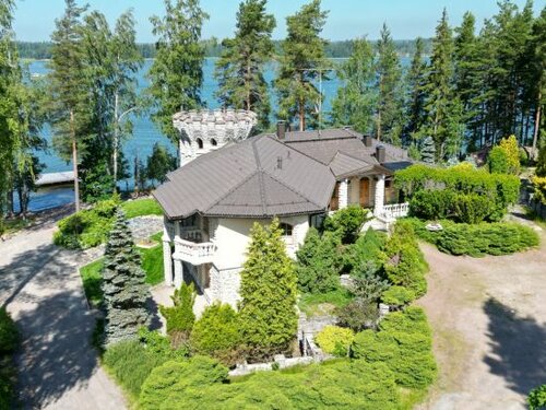 Гостиница Pinecrest Villa - Castle Style Living on Seaside в Уусимаа