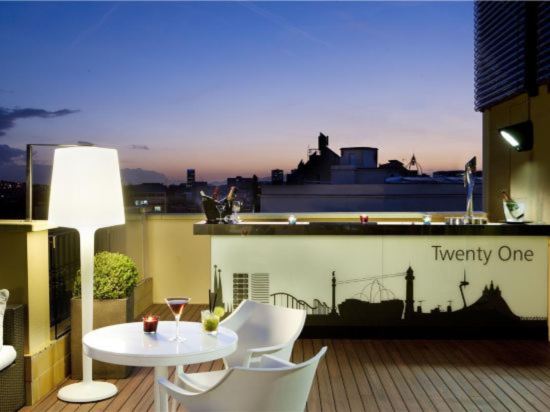 Фото Отель H10 Universitat