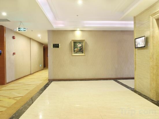 Фото Helong Hotel