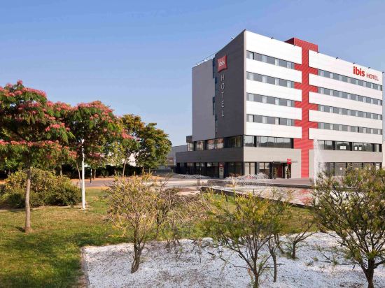 Фото ibis Barcelona Ripollet