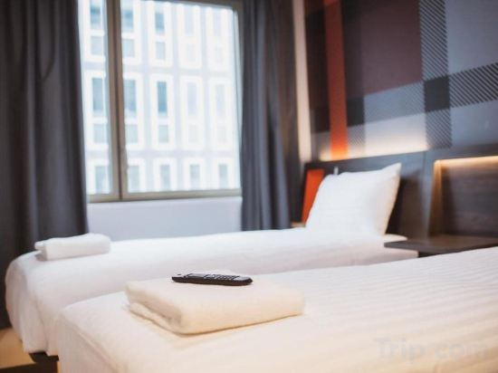 Фото EasyHotel Paris Nord Aubervilliers