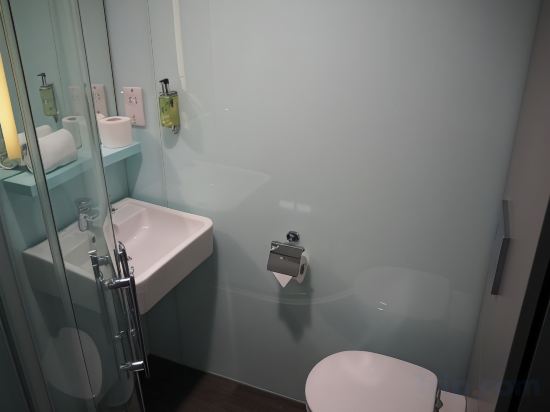 Фото EasyHotel Barcelona Fira