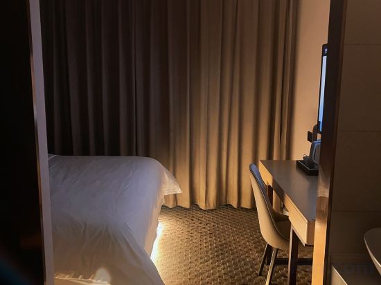 Фото Lavande Hotel Shenzhen International Convention and Exhibition Center