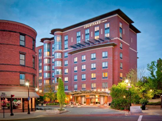 Фото Courtyard by Marriott Boston Brookline