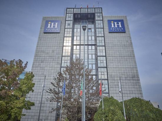 Фото IH Hotels Milano Lorenteggio