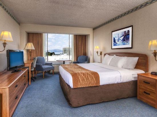 Фото Comfort Inn by the Bay