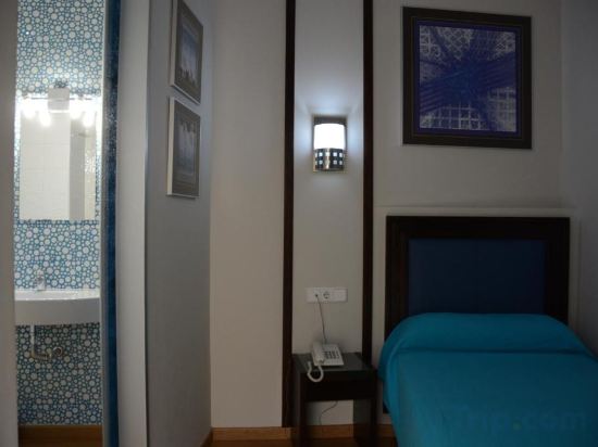 Фото Hotel y Apartamentos Doña Lola