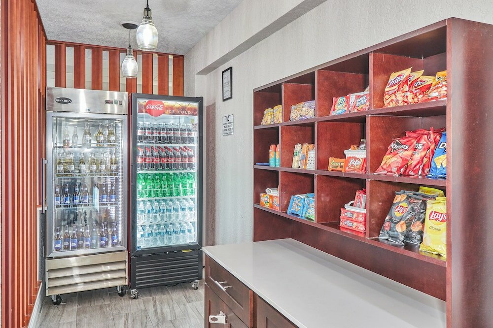 Фото Holiday Inn Express Hotel & Suites Clearwater/Us 19 N, an Ihg Hotel