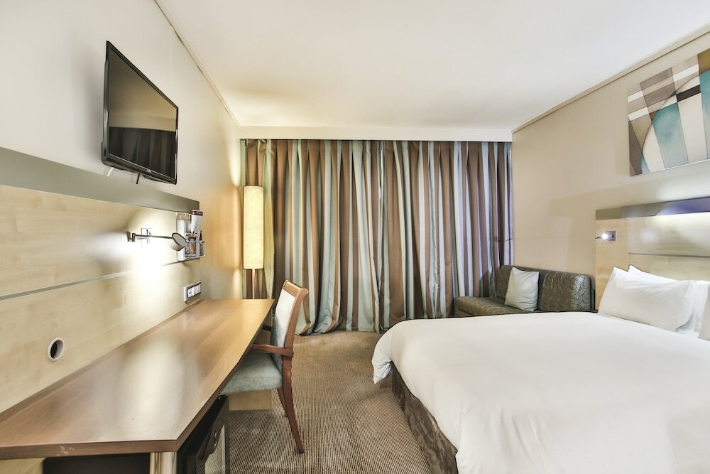 Фото Holiday Inn Express Sandton Woodmead, an Ihg Hotel