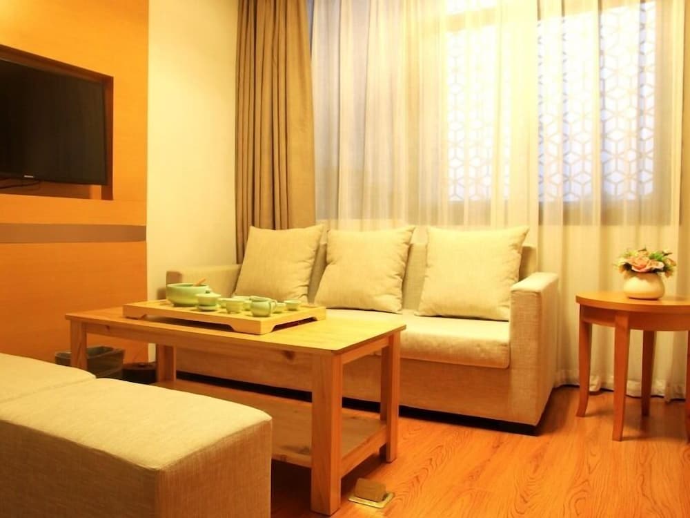 Фото GreenTree Inn Fuzhou Gushilou District North Xierhuan Road Zuohai park Express Hotel