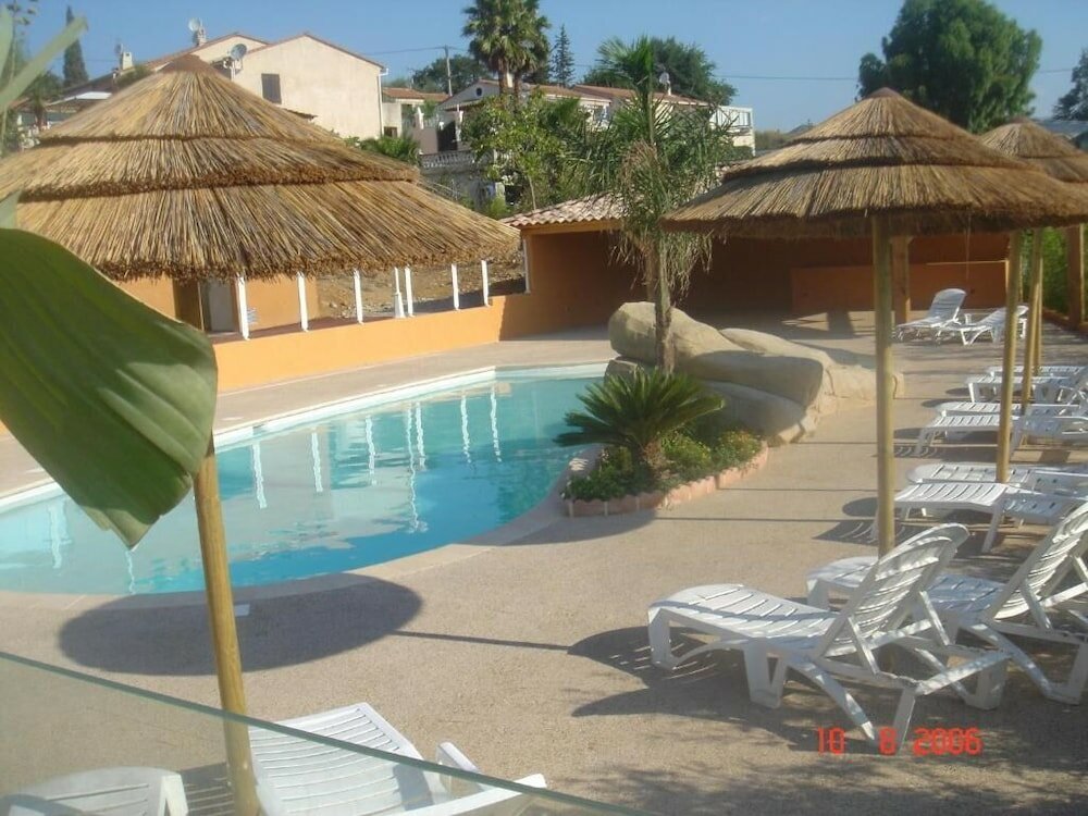 Фото Hotel Lou Castelet