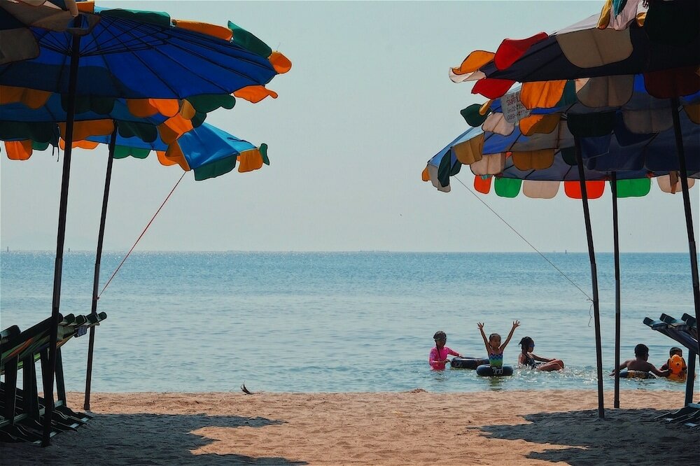 Фото Sea Sand Trees