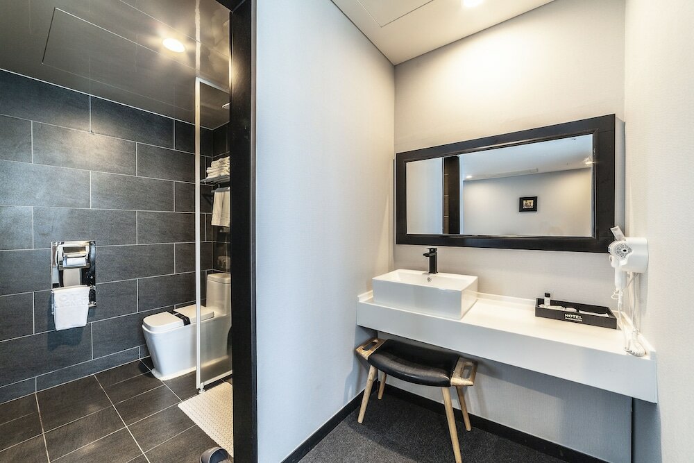 Фото Gangneung Tourist Hotel