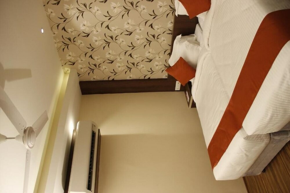 Фото Regenta Inn Larica