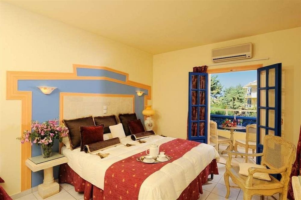 Фото Parthenis Hotel & Suites