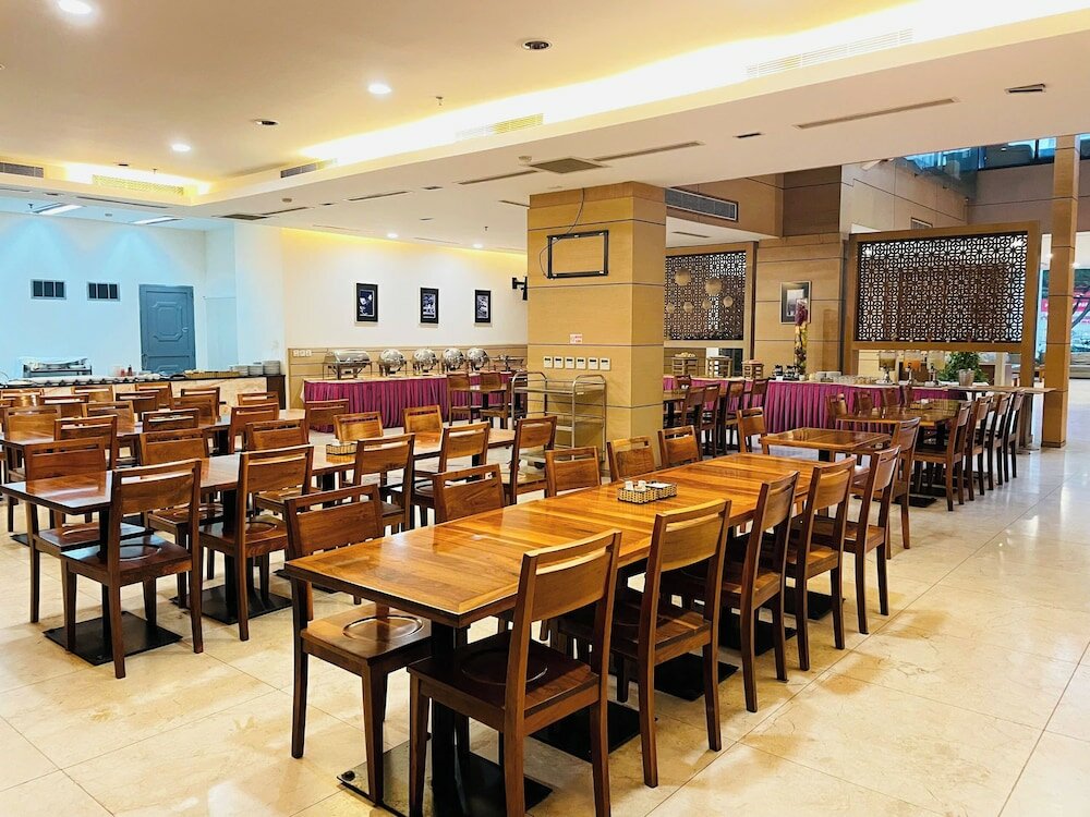 Фото Nhi Phi Hotel