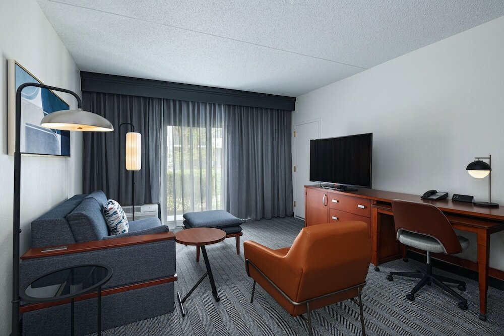 Фото Courtyard by Marriott Dallas Richardson at Spring Valley