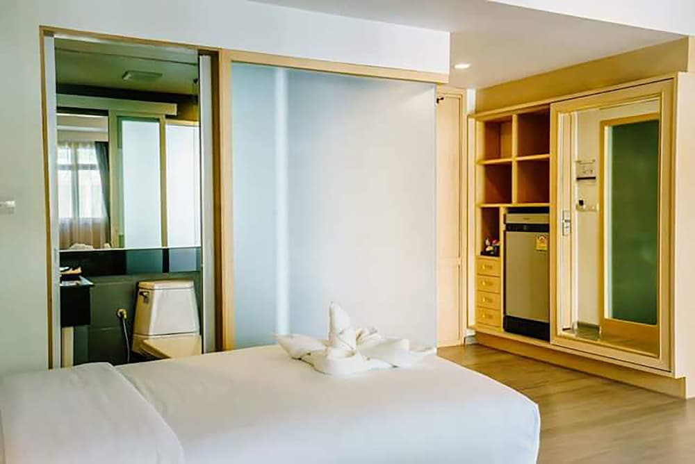 Фото Moon Dragon Hotel