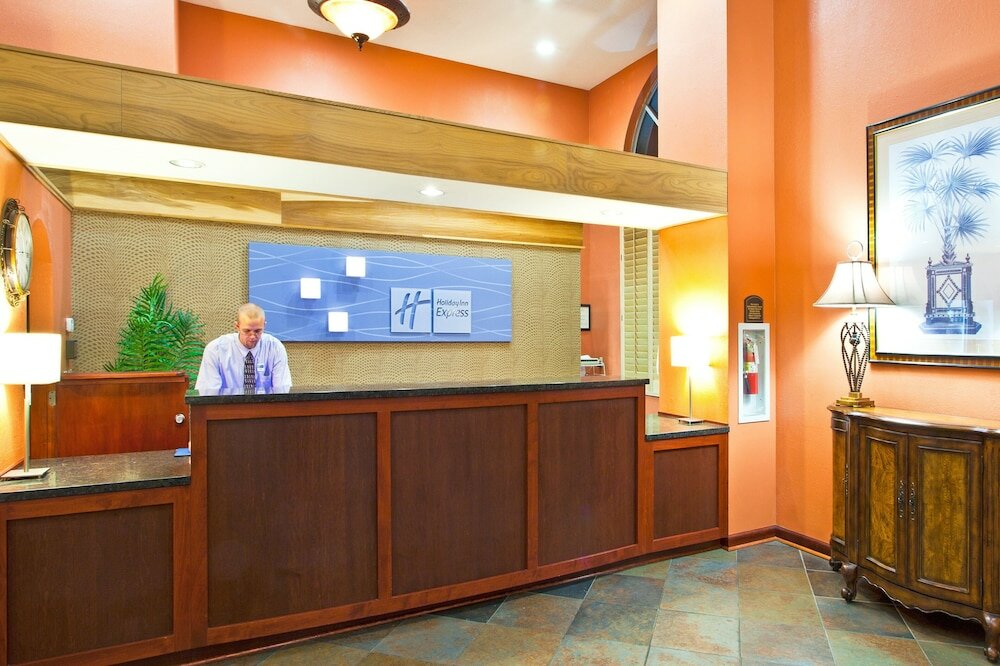 Фото Holiday Inn Express Clearwater East - Icot Center, an Ihg Hotel