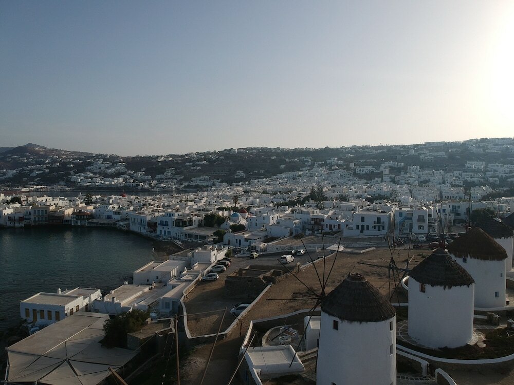 Фото Bluetopia Suites