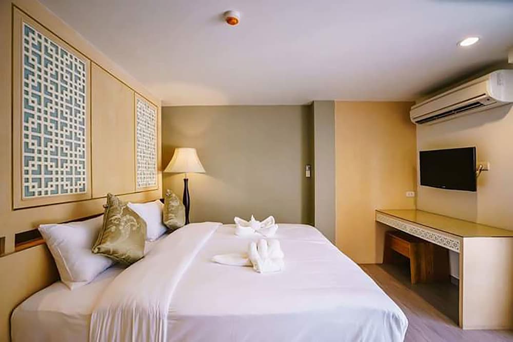 Фото Moon Dragon Hotel