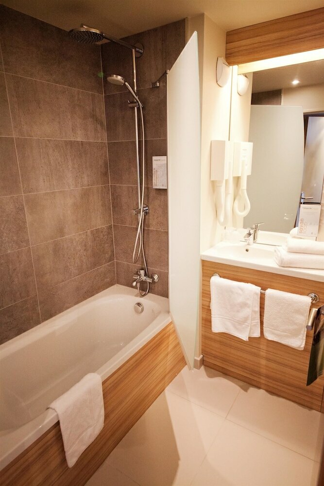 Фото Campanile Clermont Ferrand Centre