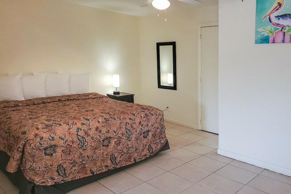 Фото Captain's Table Hotel