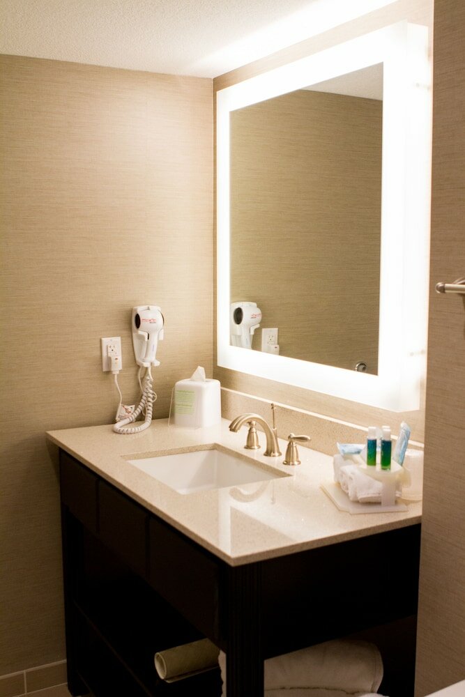 Фото Holiday Inn Express & Suites San Antonio Medical-Six Flags, an Ihg Hotel