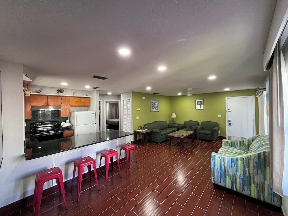 Фото Travelodge by Wyndham Suites St Augustine