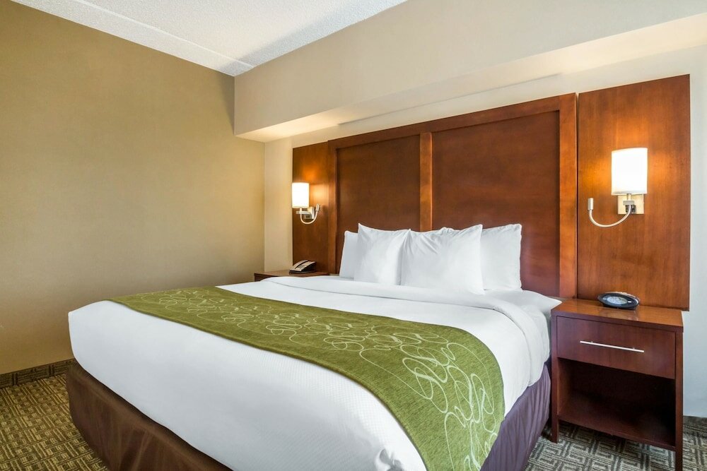 Фото Comfort Suites at Woodbridge