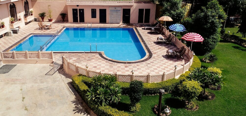 Фото отеля 2