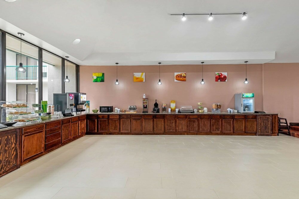 Фото Quality Inn Tyler - Lindale