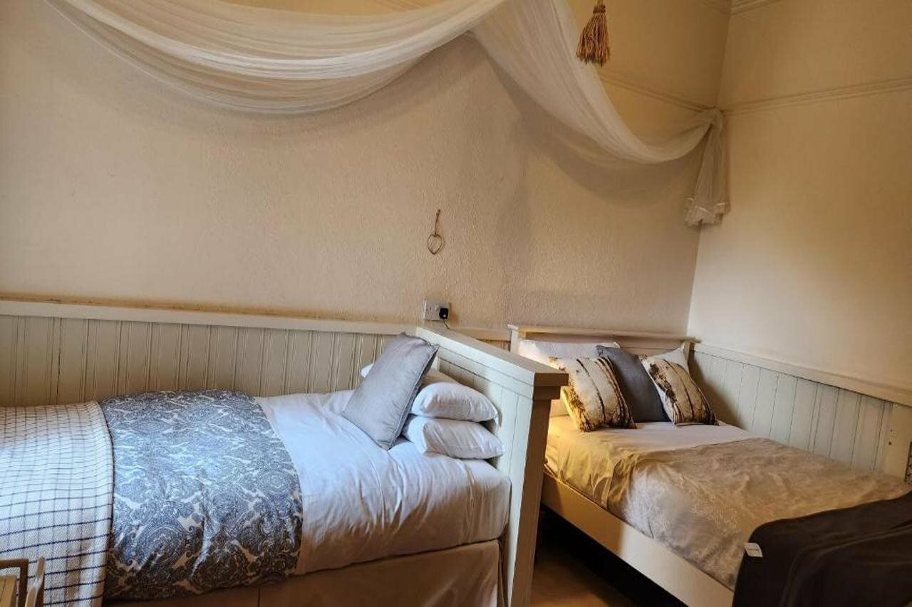 Фото Cornerstones Guest House