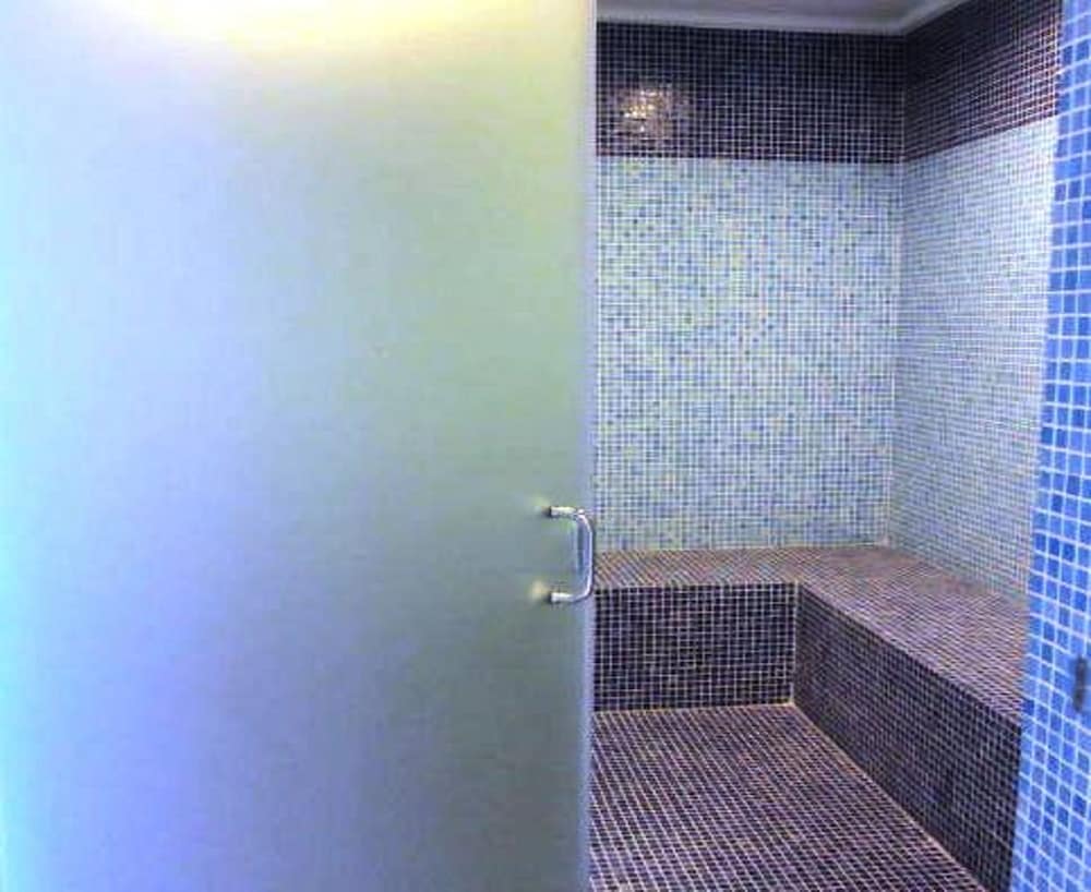 Фото Tulip Hotel And Suites