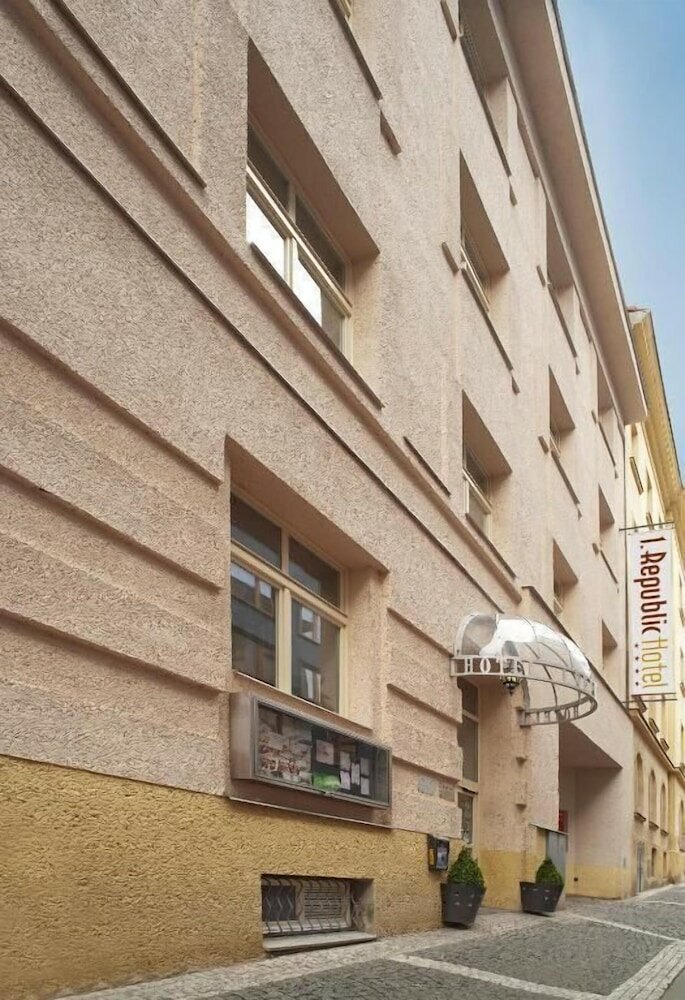 Фото 1. Republic Hotel