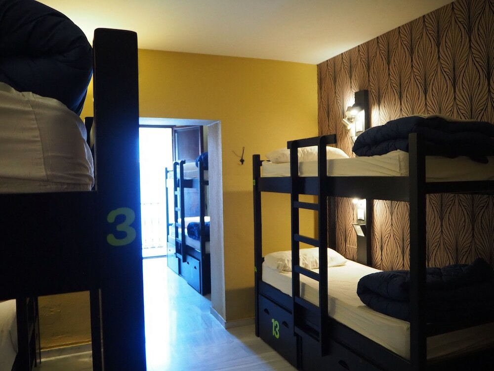 Фото Oasis Backpackers' Palace Seville