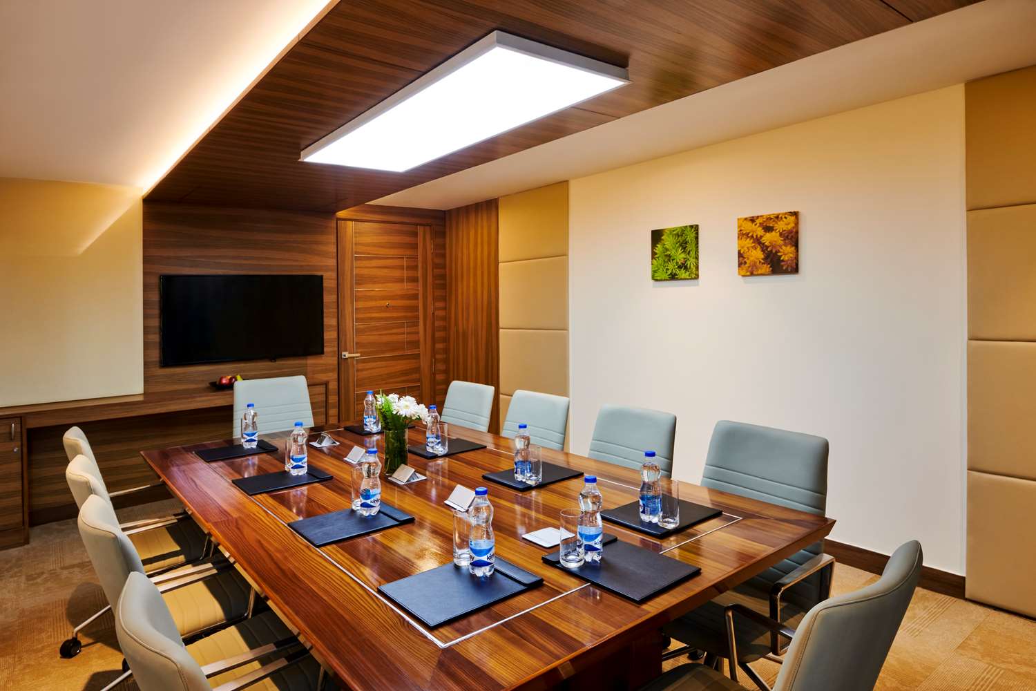 Фото Hilton Garden Inn Lucknow