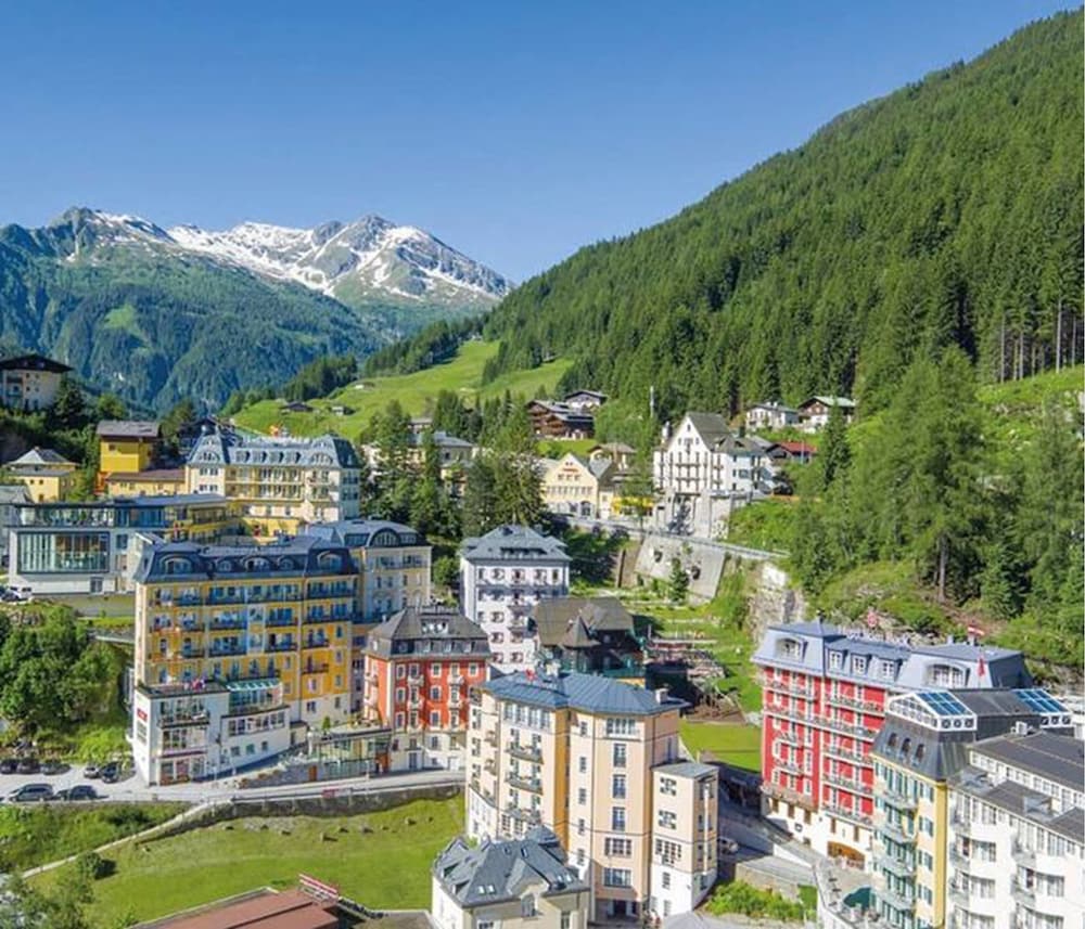 Фото Hotel Salzburger Hof