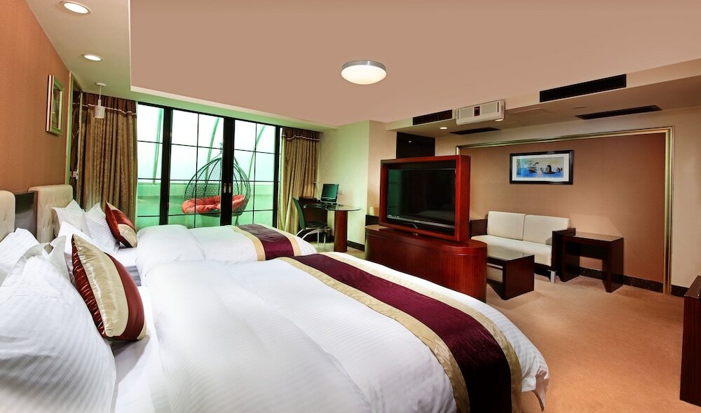 Фото New World Hotel