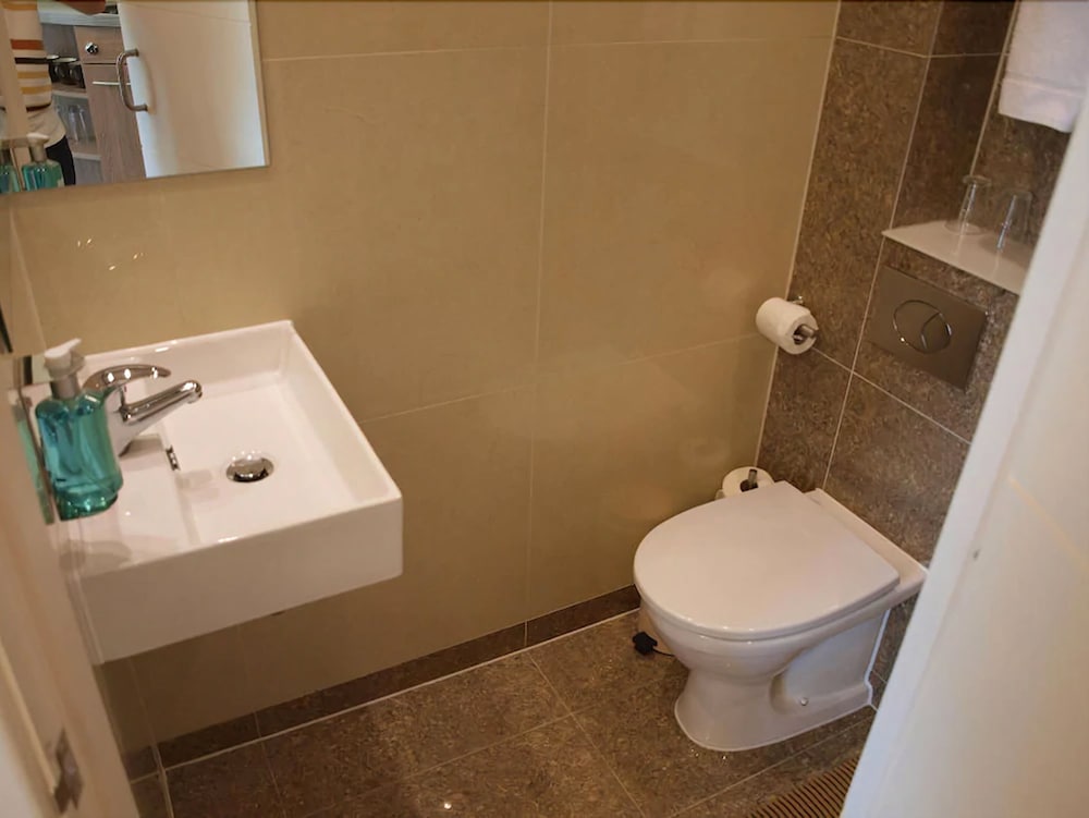 Фото Simply Rooms & Suites