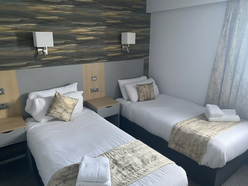 Фото Caledonian Hotel