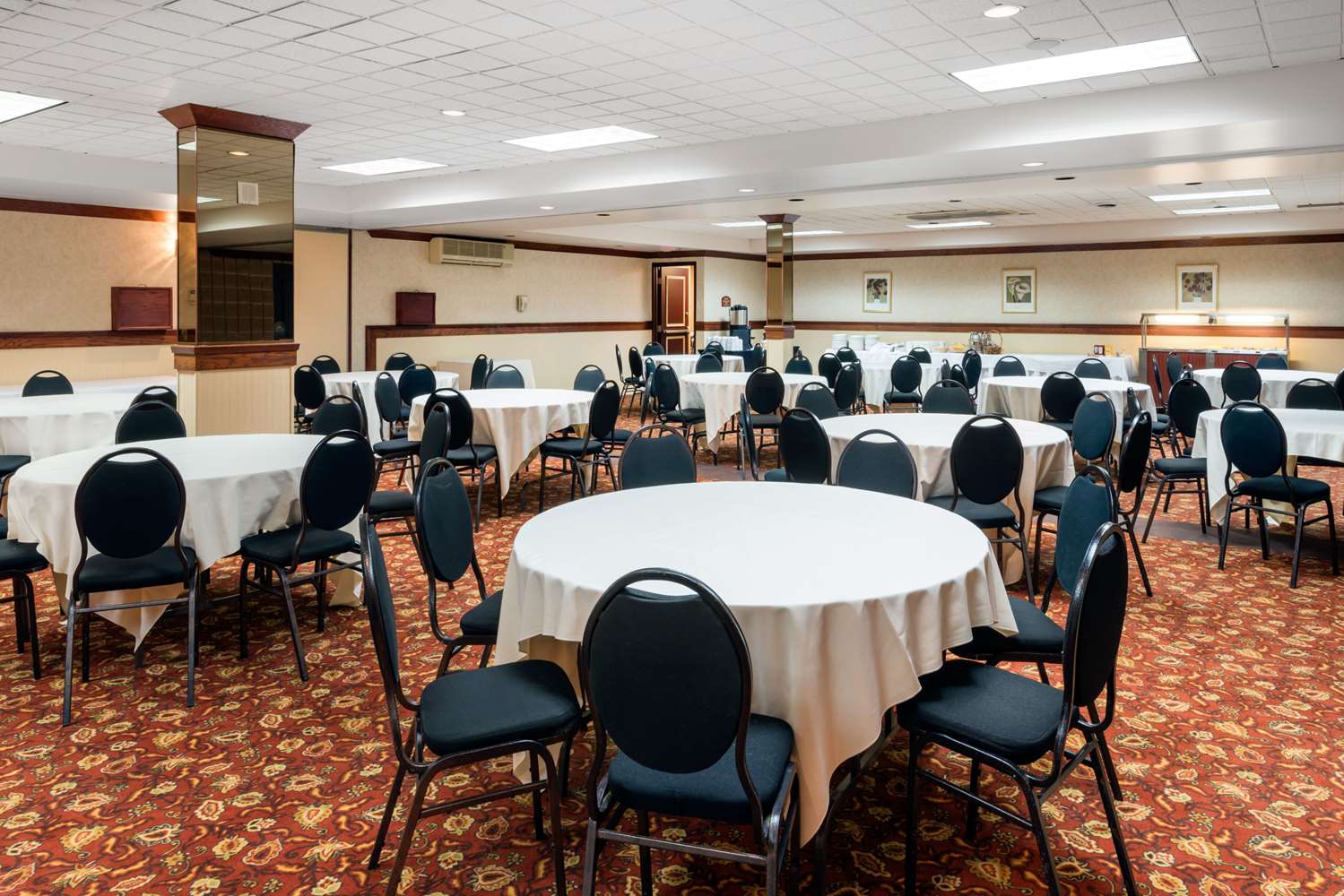 Фото Ramada Plaza by Wyndham Gatineau/Manoir du Casino