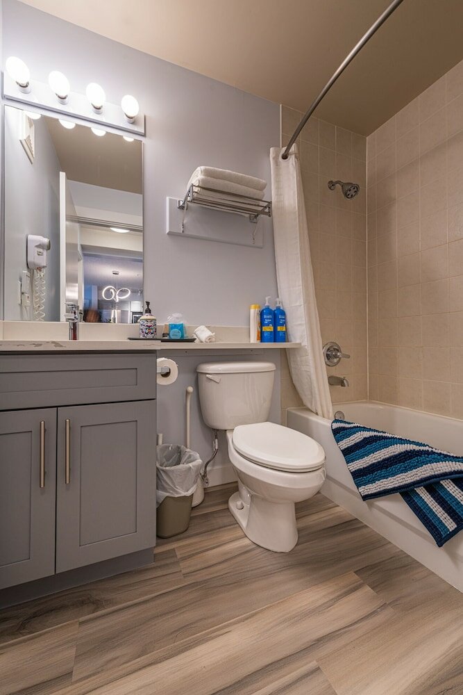 Фото Windtower Lodge and Suites