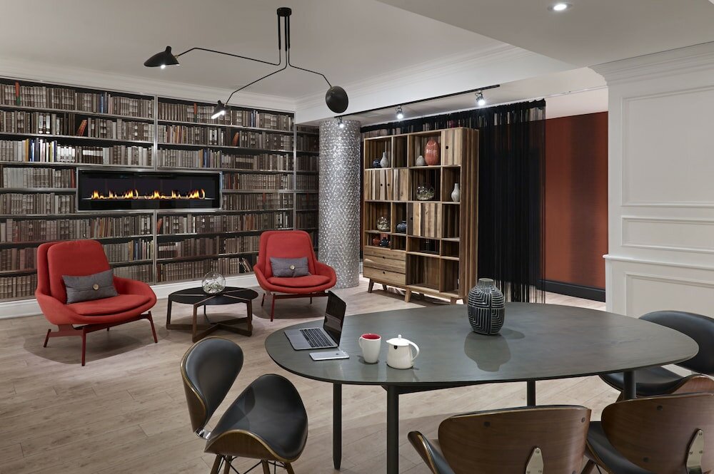 Фото Strathcona Hotel