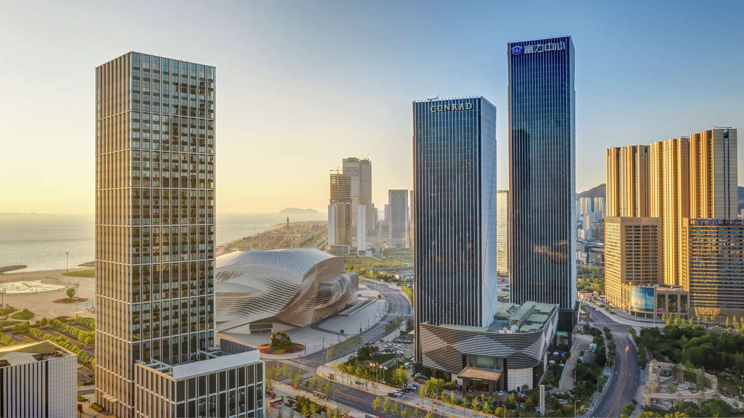 Фото Conrad Dalian