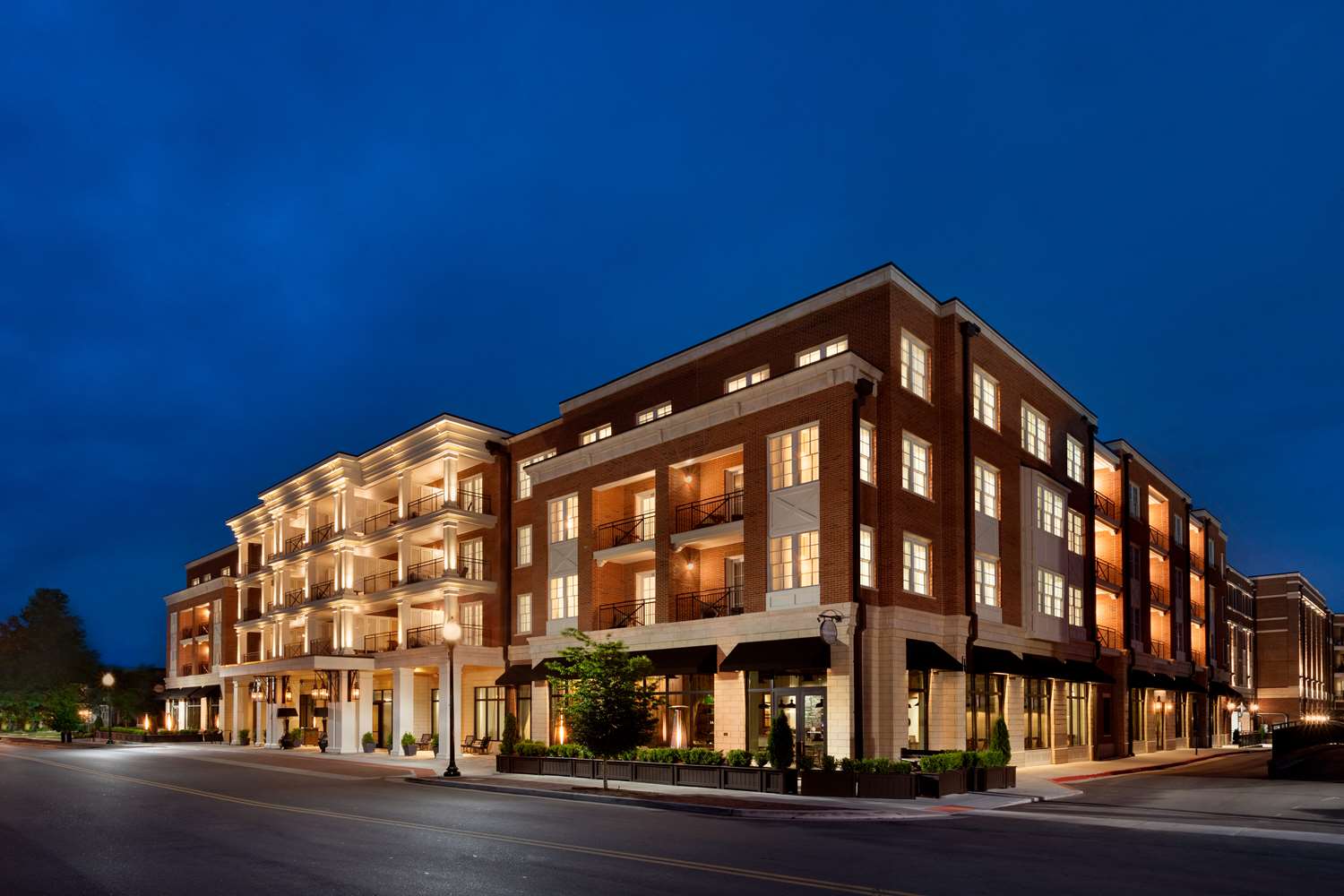 Фото The Harpeth Franklin Downtown, Curio Collection by Hilton