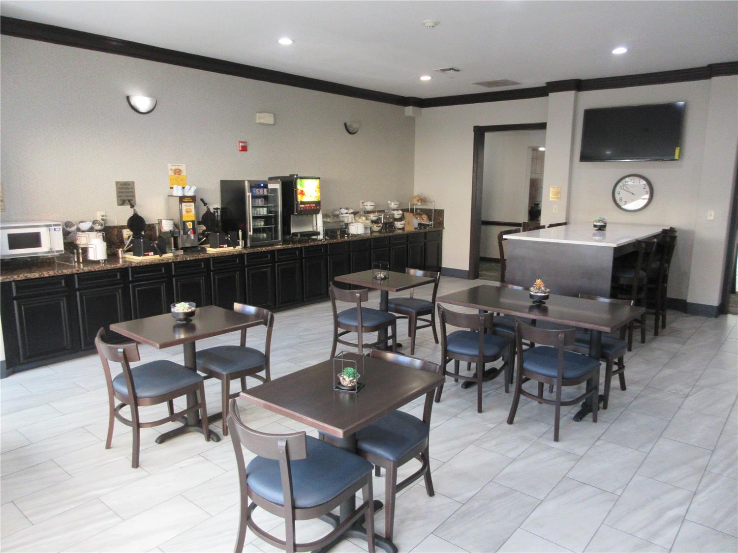 Фото SureStay Plus Hotel by Best Western San Antonio SeaWorld